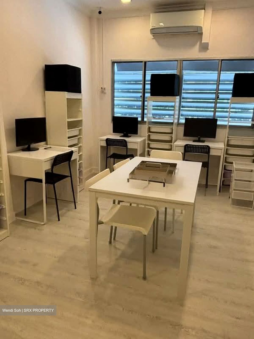 Goldhill Shopping Centre (D11), Office #602998781